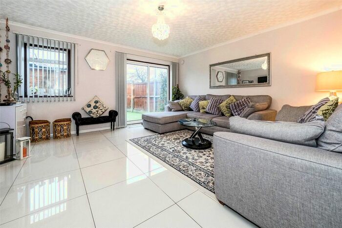 3 Bedroom End Of Terrace House For Sale In Tiptree Crescent, Clayhall, Ilford, Essex, IG5