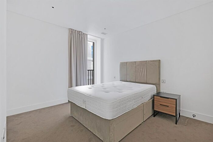 3 Bedroom Flat To Rent In Gartons Way, London, SW11