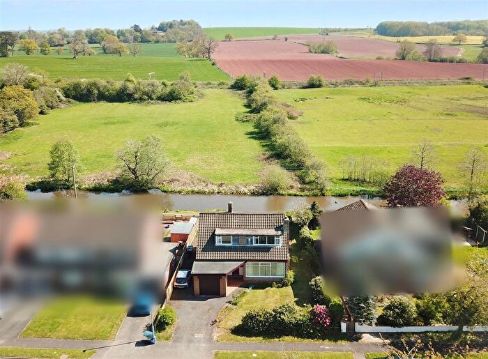 3 Bedroom Detached House For Sale In Meaford Road, Barlaston, ST12