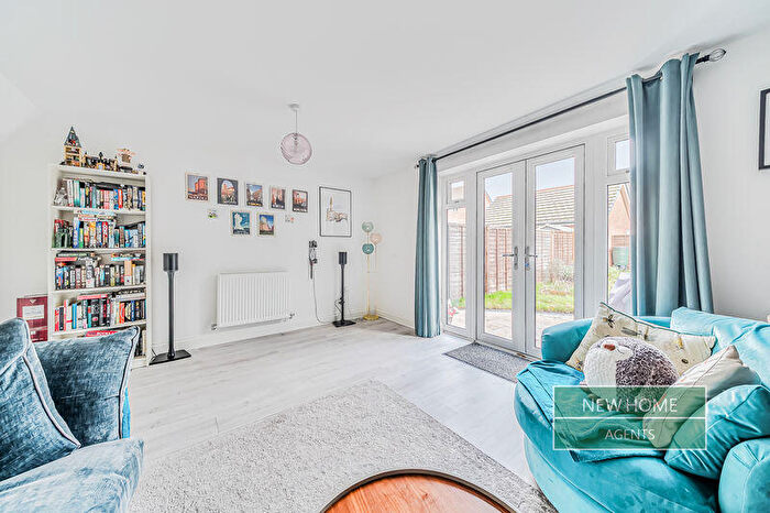 3 Bedroom End Of Terrace House For Sale In Fullbrook Avenue, Reading, RG7