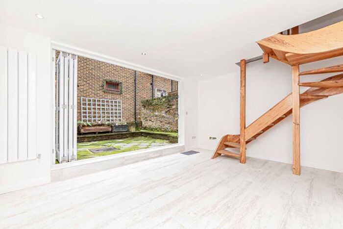2 Bedroom Flat To Rent In Broadway Market, London, E8