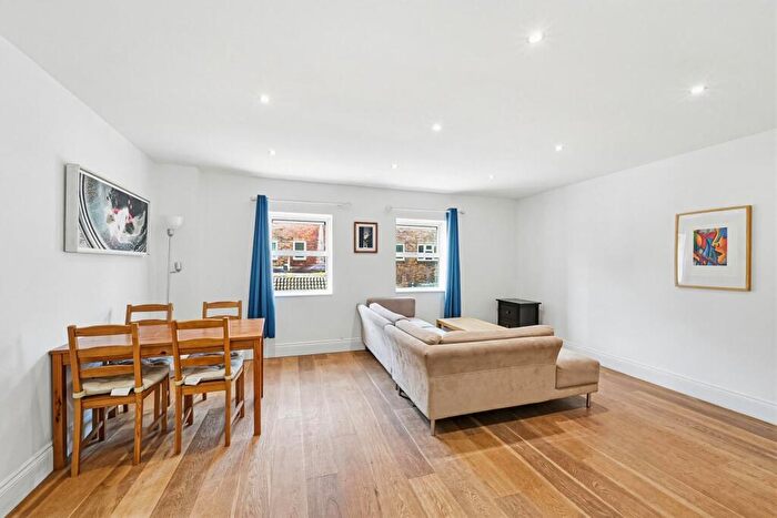 2 Bedroom Apartment To Rent In Hoxton Square, N1