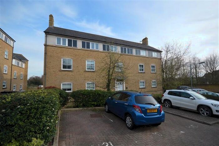 2 Bedroom Flat To Rent In Holden Close, Braintree, Essex, CM7