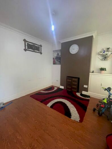 2 Bedroom Terraced House To Rent In Gipsy Lane, Leicester, LE4