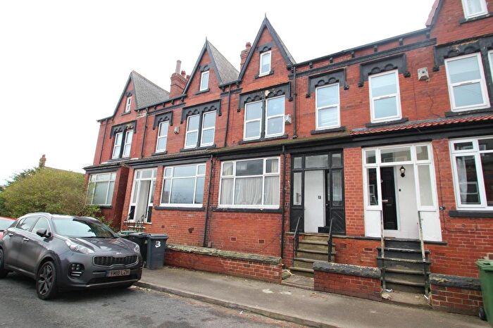2 Bedroom Flat To Rent In Roman Place, Leeds, West Yorkshire, LS8