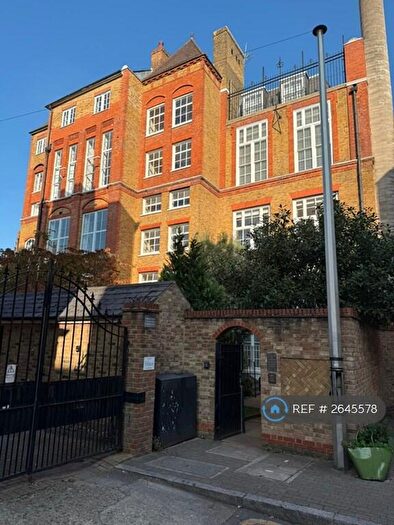 2 Bedroom Flat To Rent In Chequer Court, London, EC1Y
