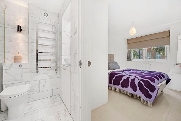 2 Bedroom Flat For Sale In Great Western Road, London, W11