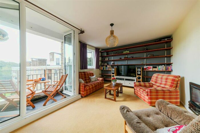 2 Bedroom Flat To Rent In Innes Gardens, London, SW15