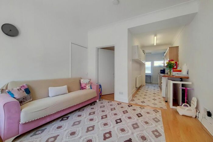 1 Bedroom Flat To Rent In Percy Road, Finchley, London, N12