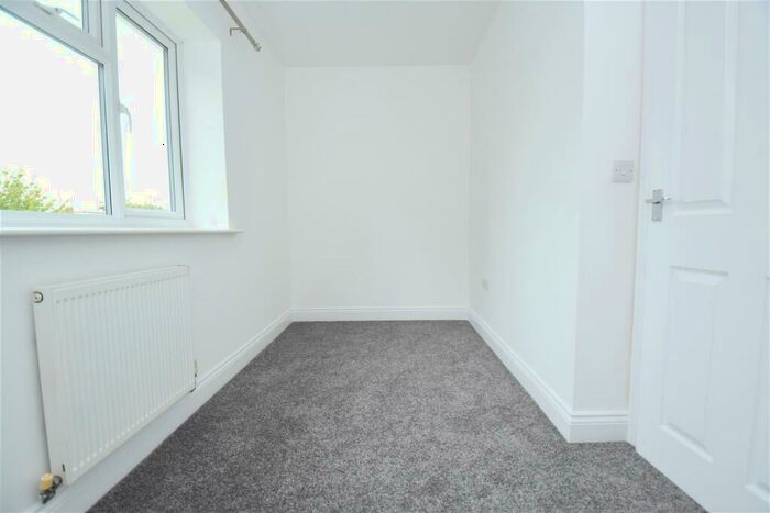 2 Bedroom End Of Terrace House To Rent In Eastwoodbury Lane, Southend-On-Sea, SS2