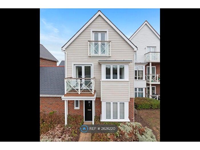 5 Bedroom Semi-Detached House To Rent In Steadman Close, Snodland, ME6