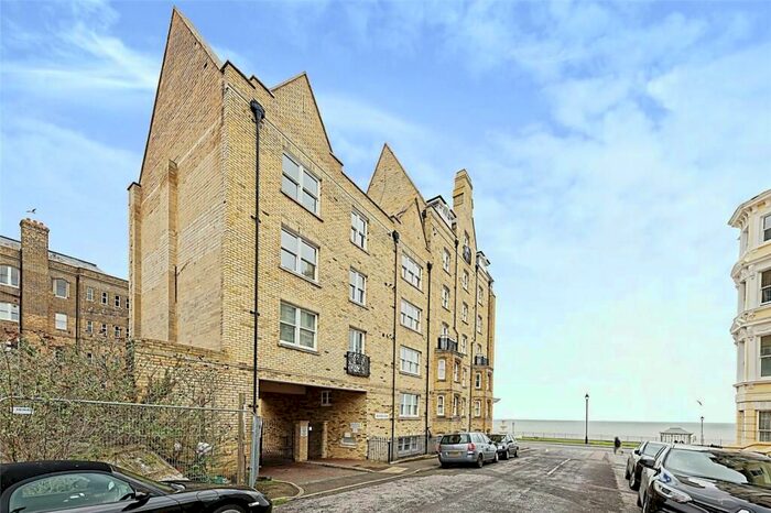 3 Bedroom Maisonette To Rent In D'este Road, Ramsgate, CT11