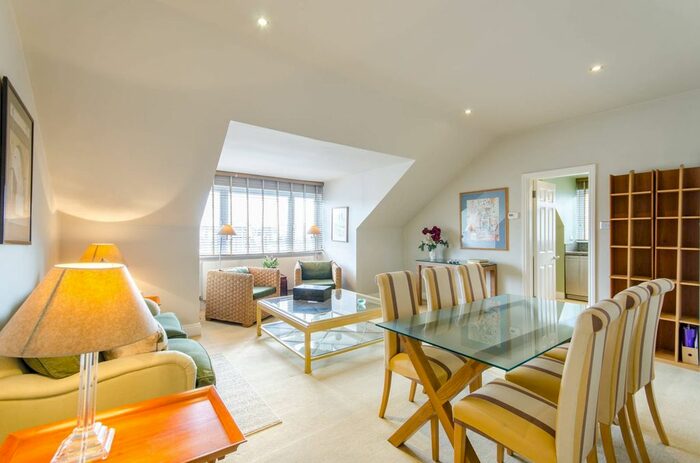 1 Bedroom Flat To Rent In Redcliffe Gardens, Chelsea, London, SW10