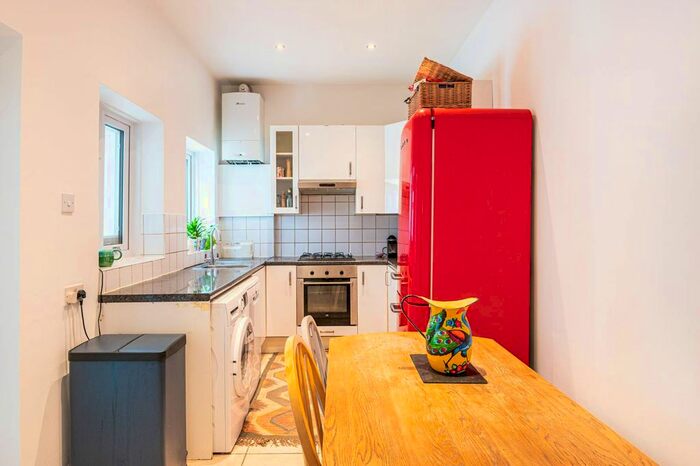 1 Bedroom Flat To Rent In Southgate Road, De Beauvoir Town, London, N1