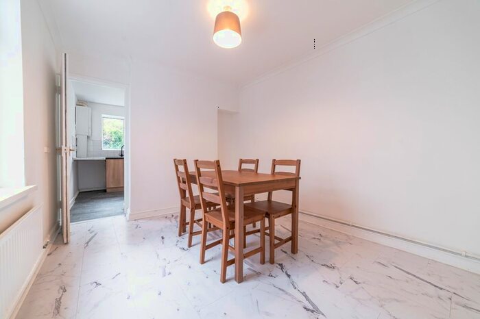 4 Bedroom Terraced House To Rent In Dogfield Street, Cathays, CF24