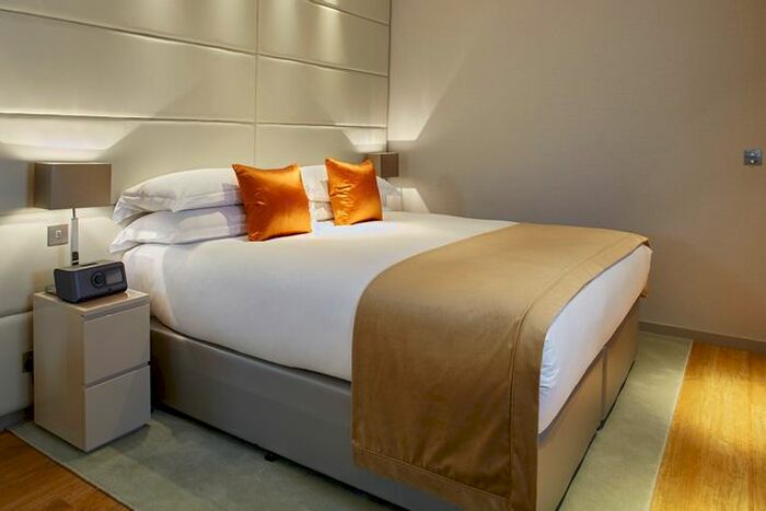 1 Bedroom Flat To Rent In Lower Thames Street, River View, London, EC3R