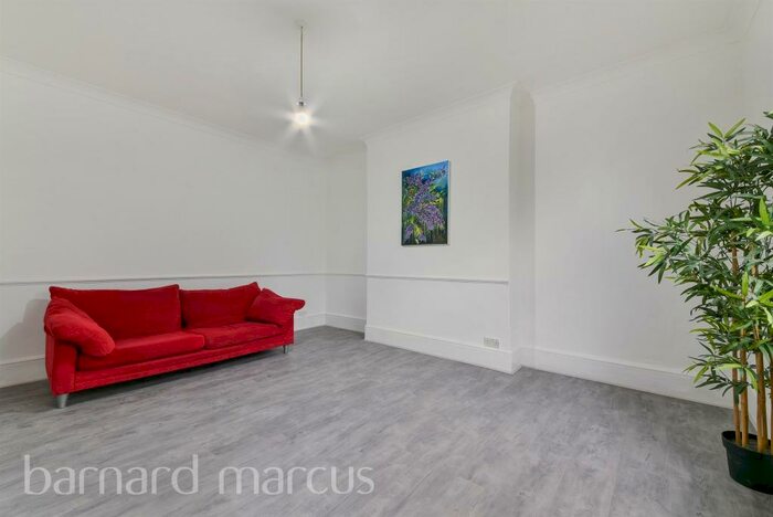 Flat To Rent In Epsom Road, Croydon, CR0