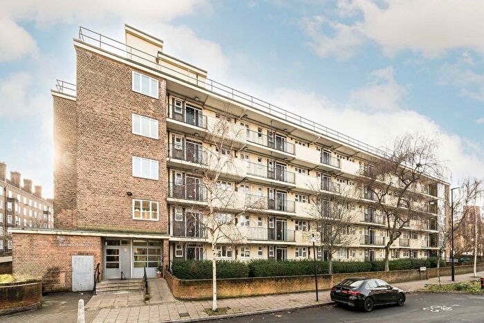 3 Bedroom Flat To Rent In Dorset Road, London, SW8