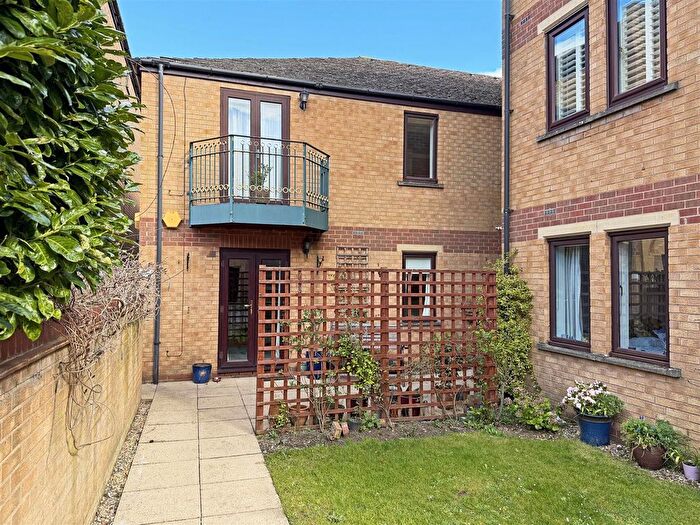 2 Bedroom Flat For Sale In Welland Mews, Stamford, PE9