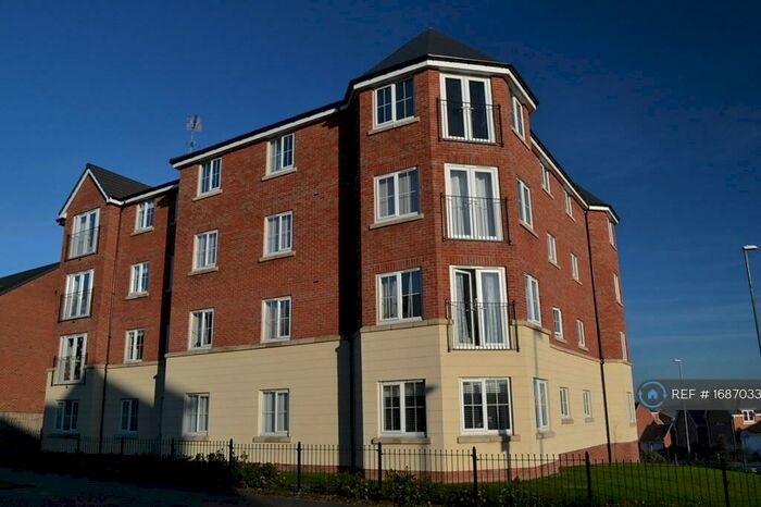 2 Bedroom Penthouse To Rent In Oak Drive, Leeds, LS10