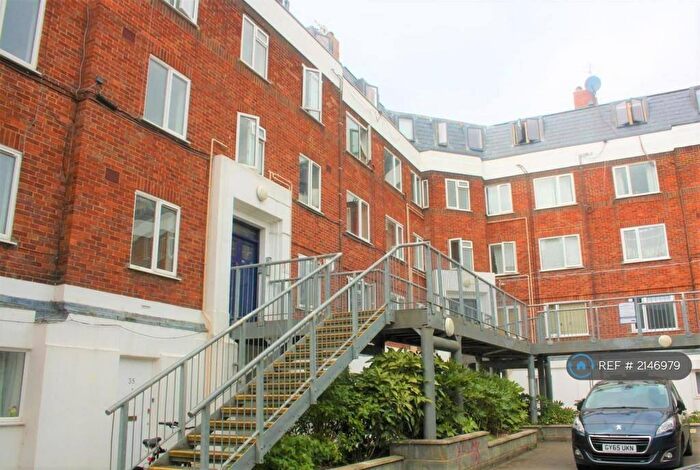 3 Bedroom Flat To Rent In Park Crescent Place, Brighton, BN2
