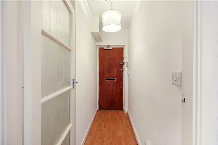 Flat To Rent In South Norwood Hill, London, SE25