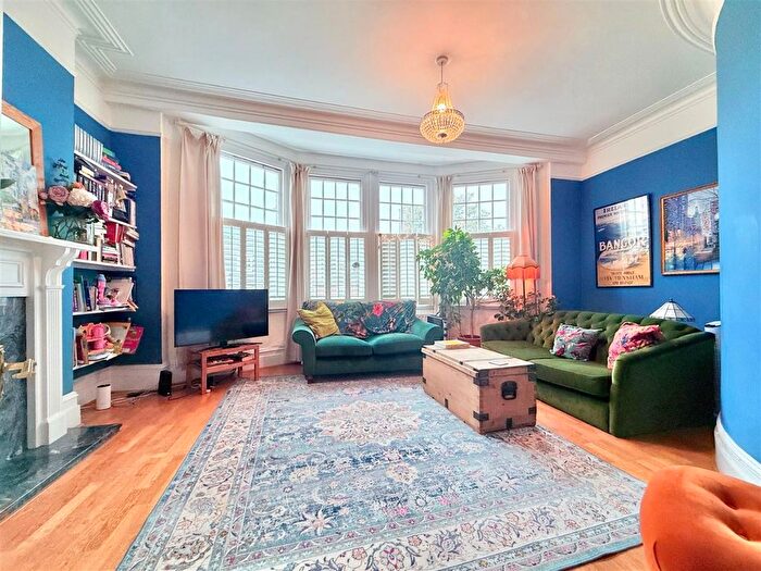 3 Bedroom Flat For Sale In Fortis Green Road, London, N10