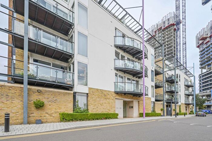 2 Bedroom Flat To Rent In Boardwalk Place, Isle Of Dogs, London, E14
