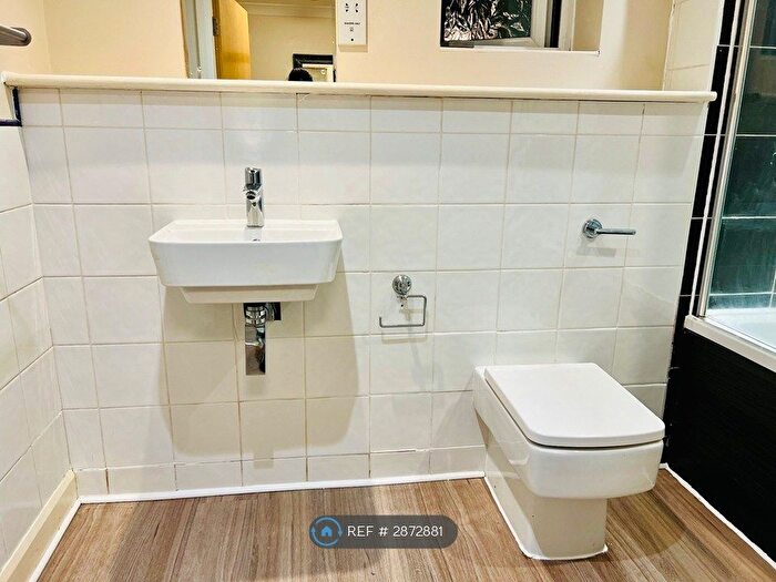 2 Bedroom Flat To Rent In Park Lodge, Manchester, M16