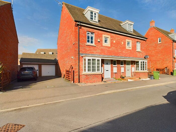 4 Bedroom Semi-Detached House To Rent In Turnpike Road, Hampton Vale, Peterborough, PE7