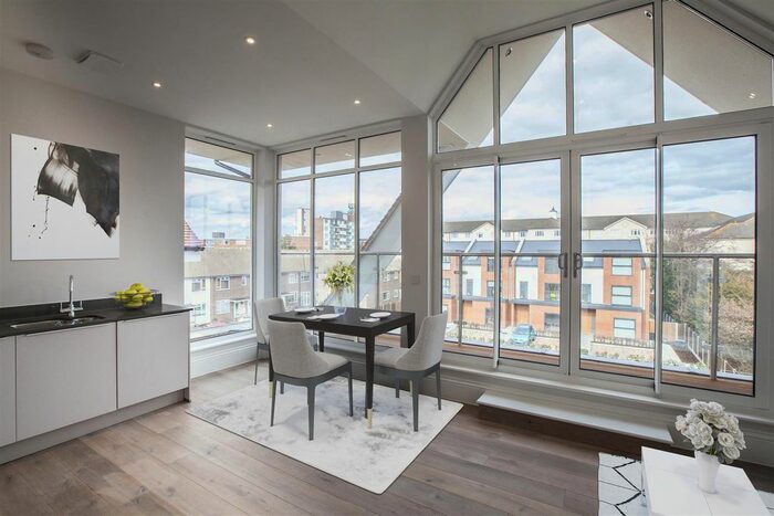 2 Bedroom Flat To Rent In St. Hildas Mews, Westcliff-On-Sea, SS0