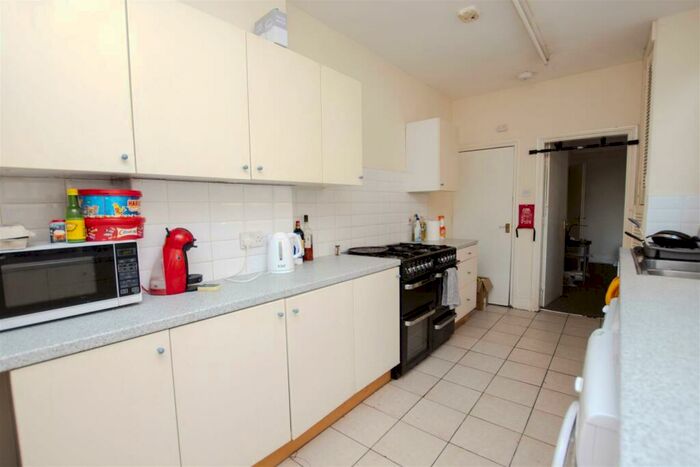 7 Bedroom House To Rent In Raddlebarn Road, Birmingham, B29