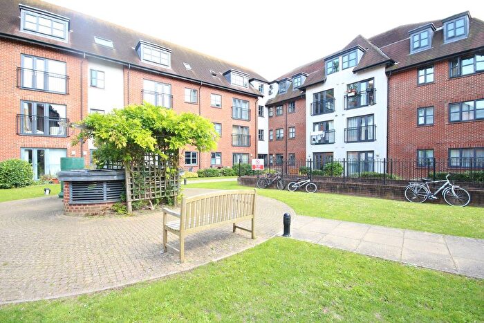 2 Bedroom Flat To Rent In Dunkerley Court, Birds Hill, Letchworth Garden City, SG6