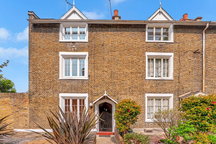 2 Bedroom Apartment To Rent In Maria Terrace, London, E1