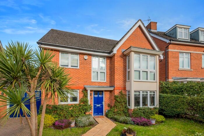 4 Bedroom Detached House To Rent In Padelford Lane, Stanmore, HA7