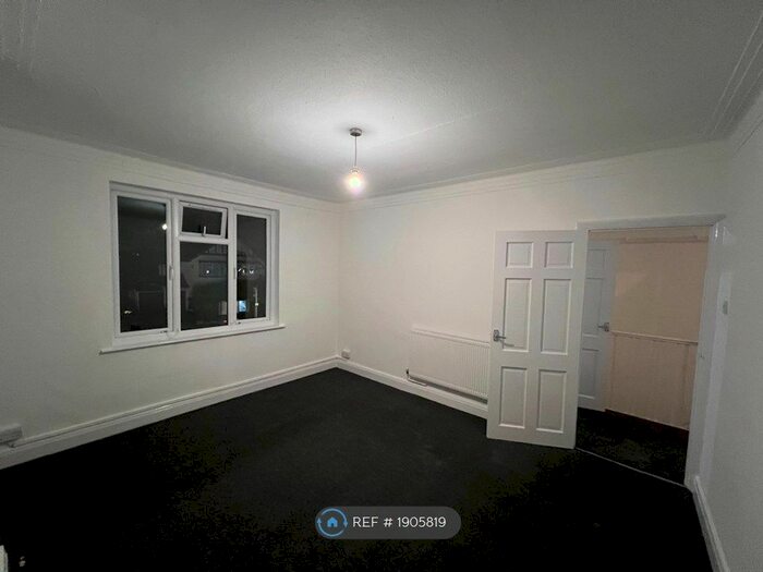 2 Bedroom Flat To Rent In Kenton Lane, Harrow, HA3