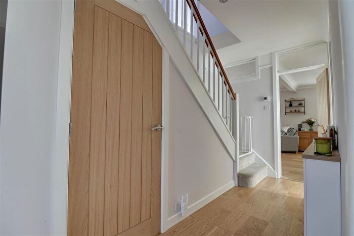 3 Bedroom Chalet For Sale In Milton Road, Waterlooville, PO7