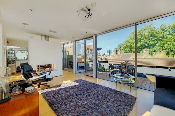 2 Bedroom Flat To Rent In Hoxton Street, Shoreditch, London, N1