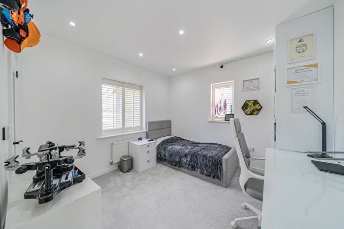 4 Bedroom Detached House To Rent In Metcalfe Avenue, Carshalton Beeches, Carshalton, SM5