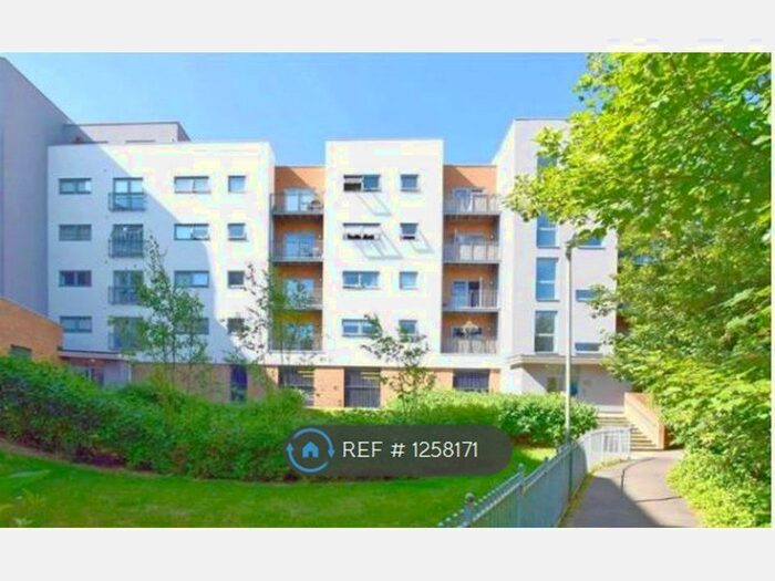 2 Bedroom Flat To Rent In Sovereign Way, Tonbridge TN9