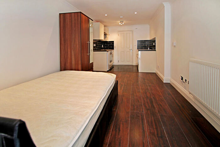 Apartment To Rent In Goulton Road, London, E5