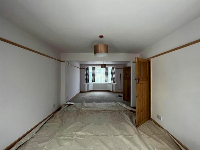 3 Bedroom End Of Terrace House To Rent In Bridge Road, Hounslow, TW3