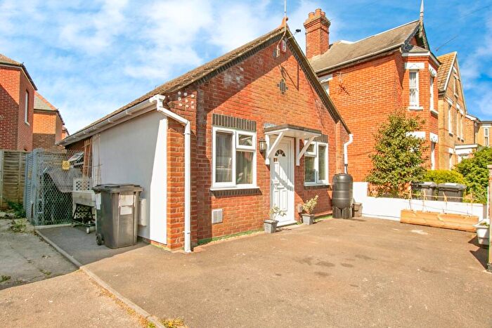 1 Bedroom Bungalow For Sale In Wolverton Road, Bournemouth, Dorset, BH7