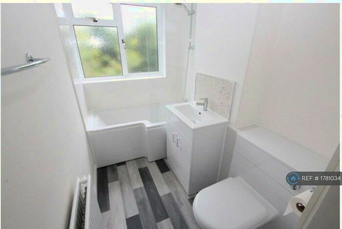 2 Bedroom Flat To Rent In Lambard House, Maidstone, ME14