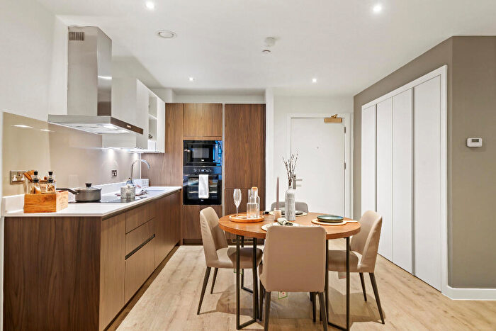 2 Bedroom Apartment To Rent In Anvil, M5