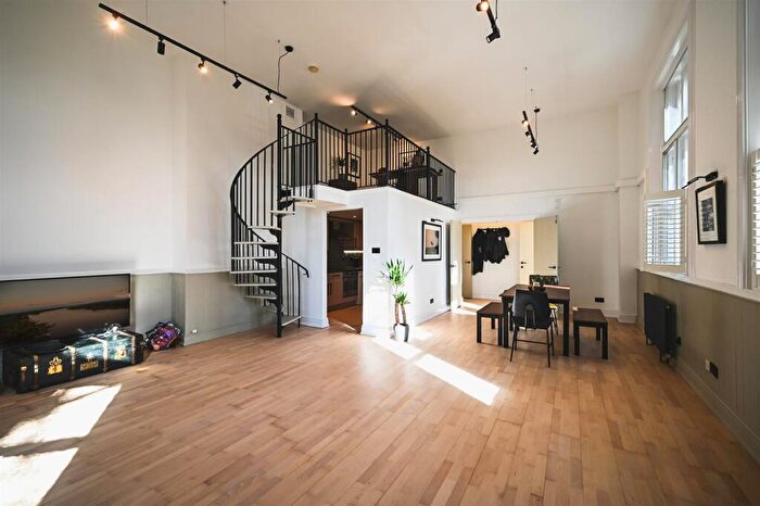 2 Bedroom Apartment For Sale In Tapton Mount Close, Sheffield, S10