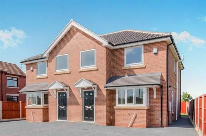 3 Bedroom Semi-Detached House To Rent In Broadway, Dunscroft, Doncaster DN7