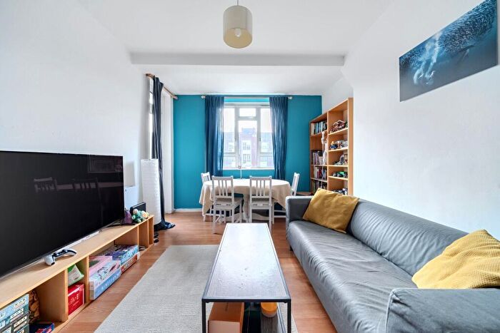 3 Bedroom Flat For Sale In Vauxhall Street, London, SE11