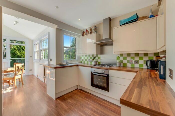 3 Bedroom Flat To Rent In Grosvenor Road, Finchley, N3