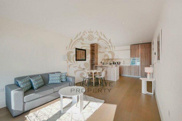 2 Bedroom Apartment To Rent In Hamond Court, KT2